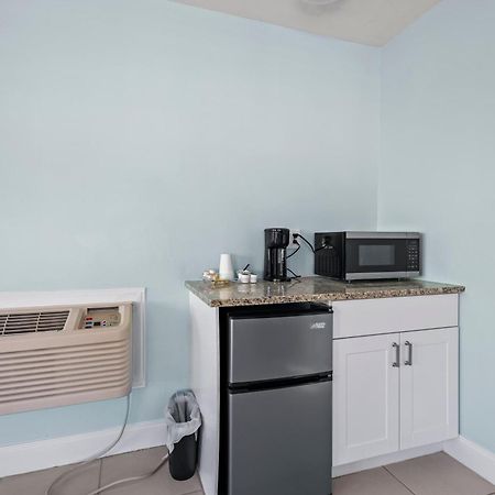 Partial Ocean View Hotel Room- King Bed #1 Fort Pierce Exteriér fotografie