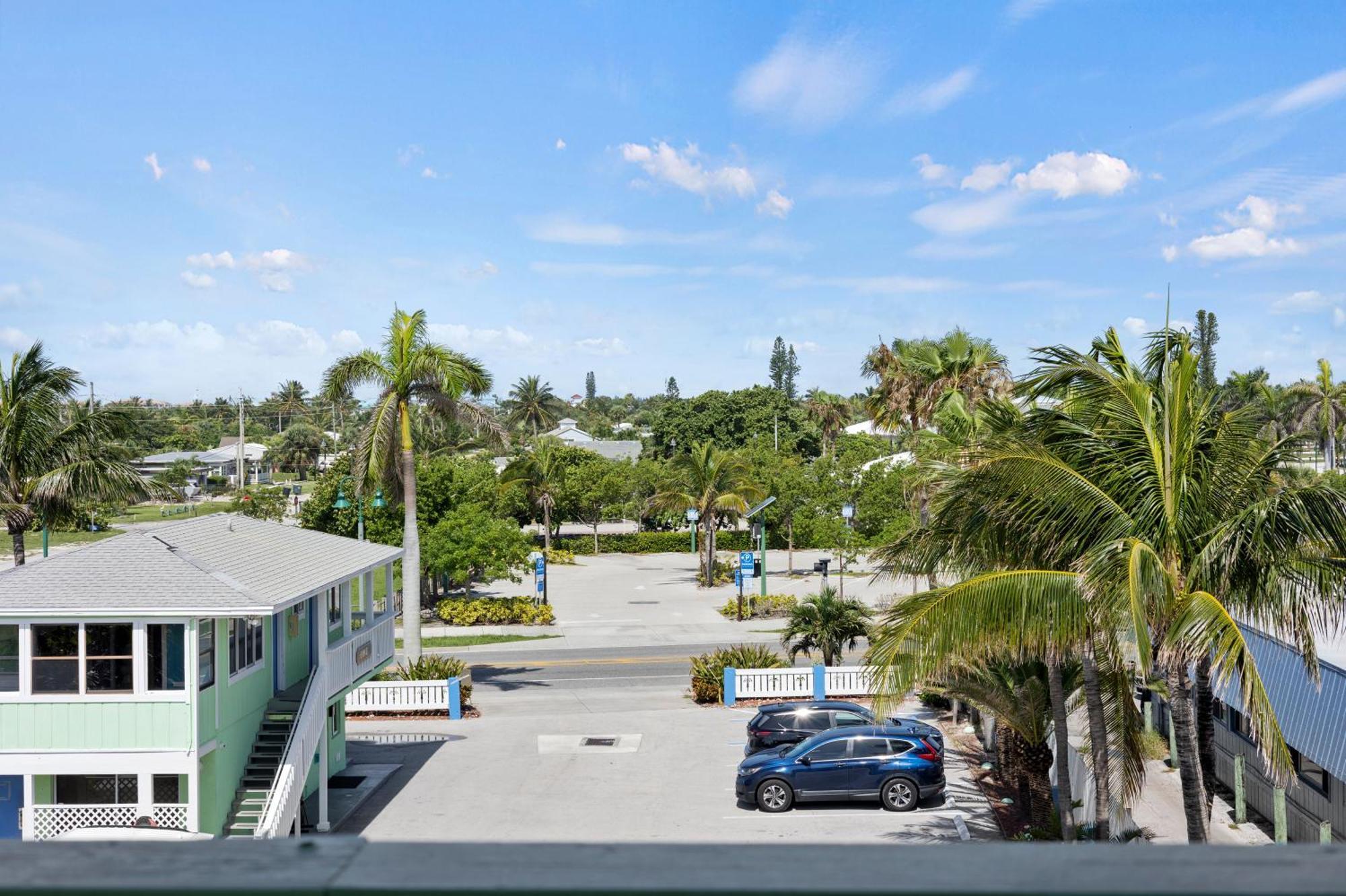 Partial Ocean View Hotel Room- King Bed #1 Fort Pierce Exteriér fotografie